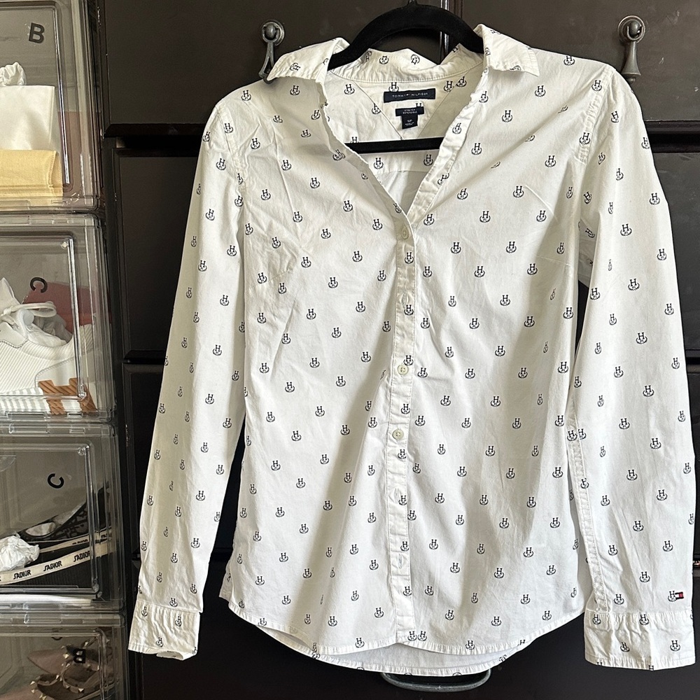 2 for 15 🎉Tommy Hilfiger White Button-Up Shirt with Navy Anchor Print